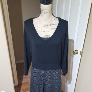 Dress black and white  long sleeves.